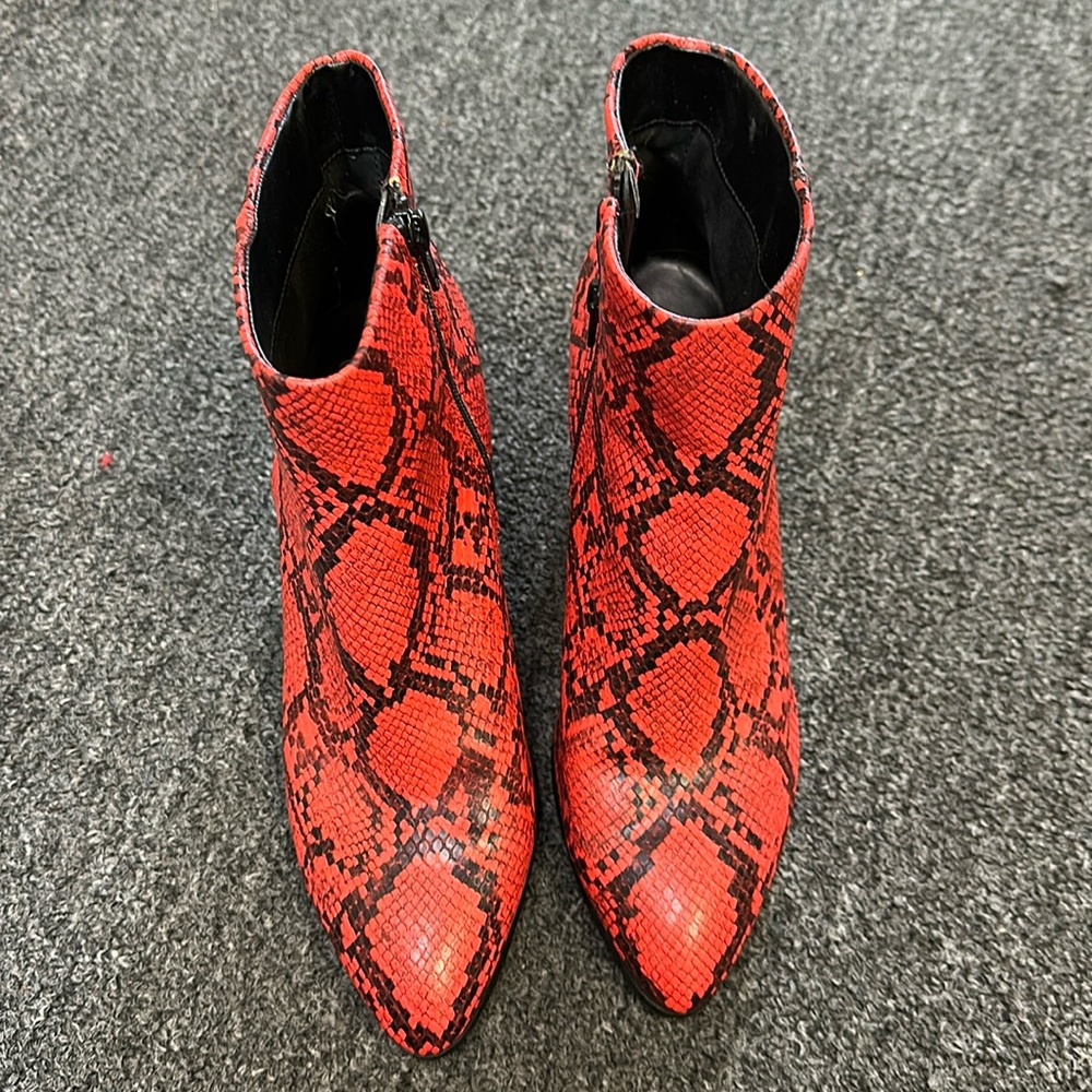 Like NEW boots BCBGENERATION Boots